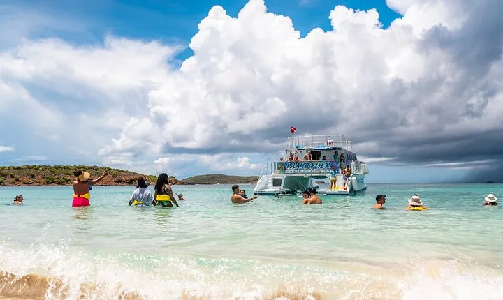 Vieques: Beach and Snorkeling Tour by Catamaran from Fajardo