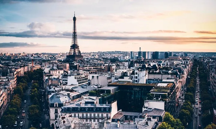 Paris Walking Tours: Discover Paris' Iconic Sites and Secret Spots