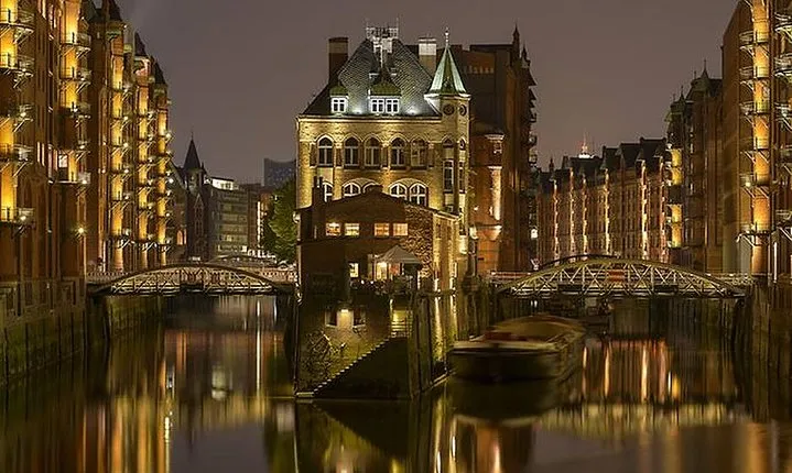 Hamburg Warehouse District and HafenCity Tour