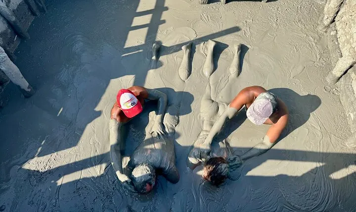 Private unique Experience to the Mud Volcano + Snack