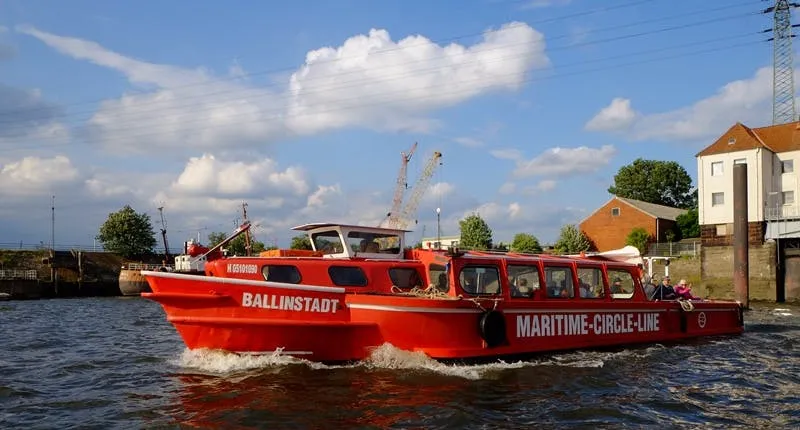Hop-on hop-off harbor tour with Emigration Museum BallinStadt ticket