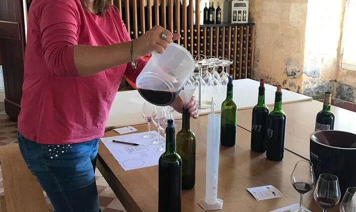 Blending workshop and tour of the chateau