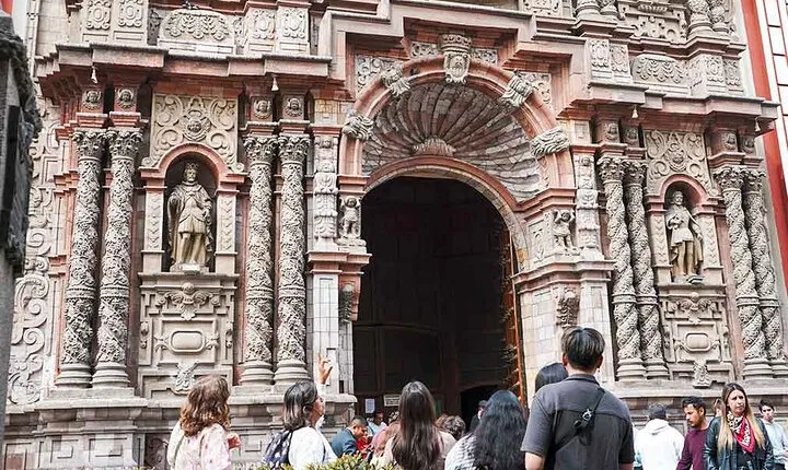 Tour in Lima with visit to the catacombs of San Francisco