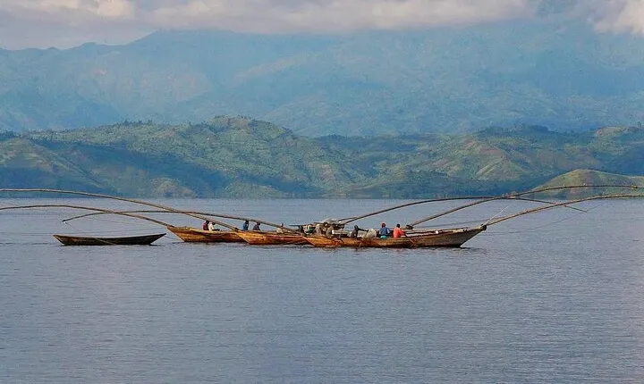 2-Day Private Lake Kivu Kayaking and Holy Rocks from Kigali