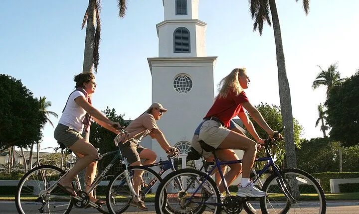 Small Group Historic Old Naples Guided Bicycle Tour