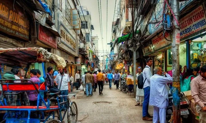 Discover Old Delhi: 4-Hour Evening Walking Tour includes Guide & Dinner