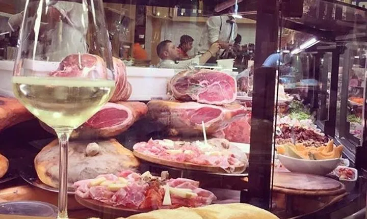 Bologna Food & Wine tour with a local Chef