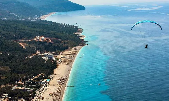 3 Days Tour Beach & Castles. Car & Driver Included with "optional" Accommodation