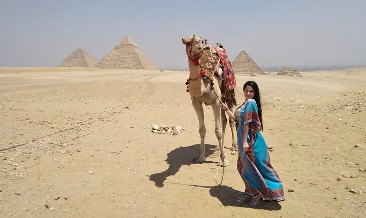 Cairo layover tour Giza pyramids , Egyptian museum and local bazaars