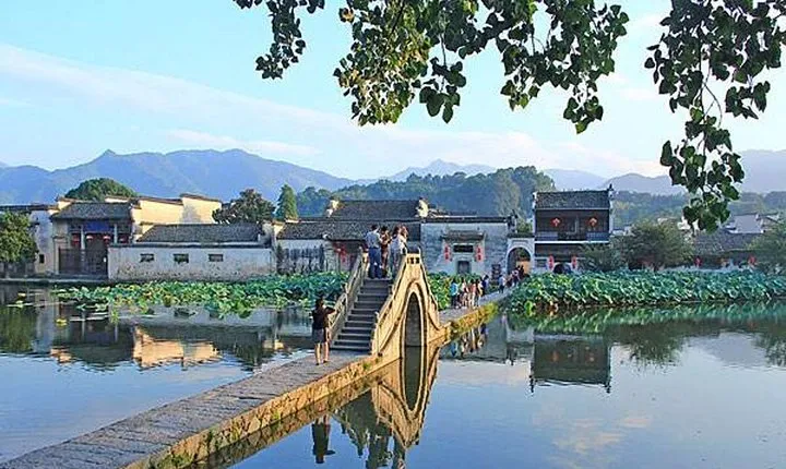 Hongcun Ancient Village Half-Day Private Tour from Huangshan 