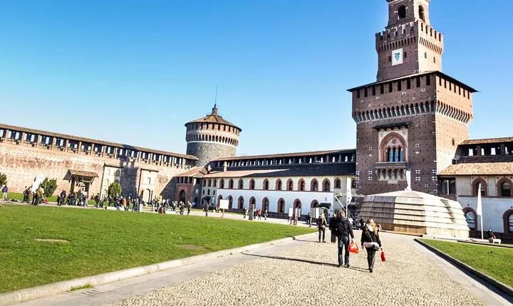Guided Tour in Sforza Castle and Michelangelo's Masterpiece.