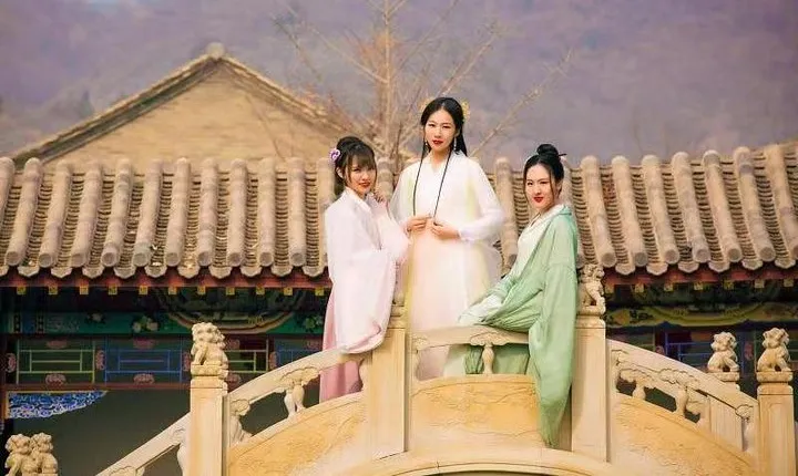 Gubei Water Town and Simatai Great Wall Transfer with English Speaking Driver
