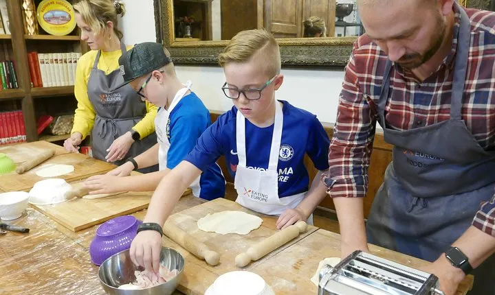 Pizza & Gelato family cooking class in Florence - Eating Europe