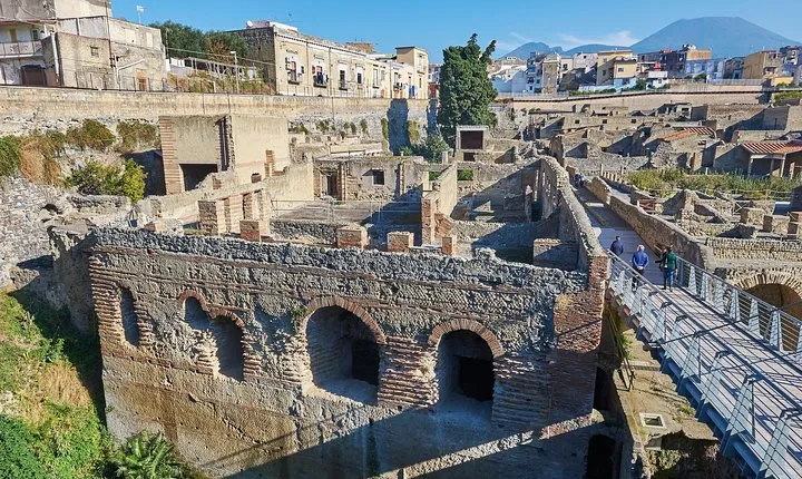 Guided Day Tour of Pompeii and Herculaneum with Light Lunch