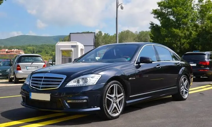 Private Luxury Transfer from Bourget Airport to Paris