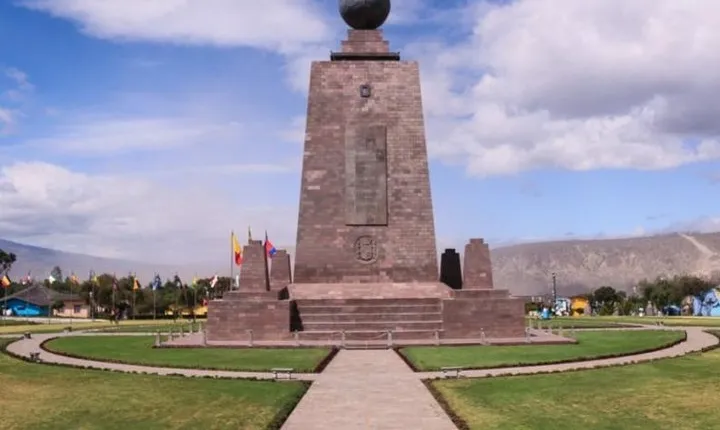 Middle of the World, Pululahua Volcano and Teleférico Visit