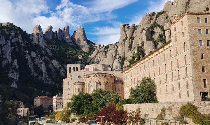 Private Tour to Montserrat with a specialized local guide