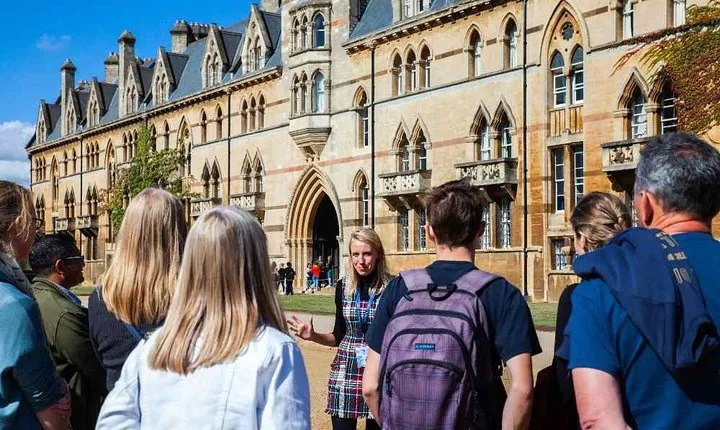 Social Distancing Specialised Oxford University Walking Tour With Student Guides