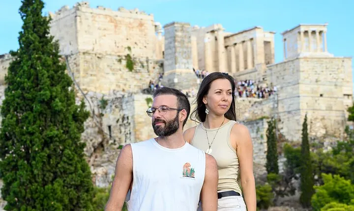Private Photowalk in Athens: Acropolis and Old Town Photoshoot
