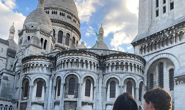 Fun Tour in the Heart of Montmartre: Escape Game /Guided Tour