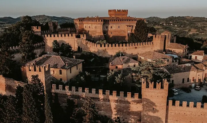 Gradara: Complete guided tour in small groups