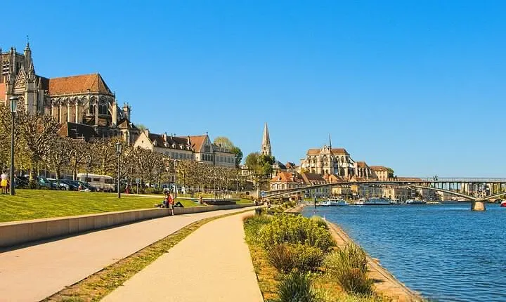 Touristic highlights of Auxerre a Private half day tour (4 Hours) with a local