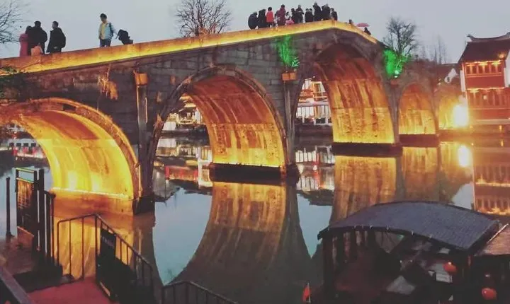 Private Tour: Zhujiajiao Ancient Town,Xintiandi,Shanghai Tower&Yuyuan Old Street