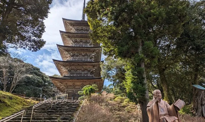 Historical Tour From Kanazawa: Beaches, Temples & Aliens in Hakui