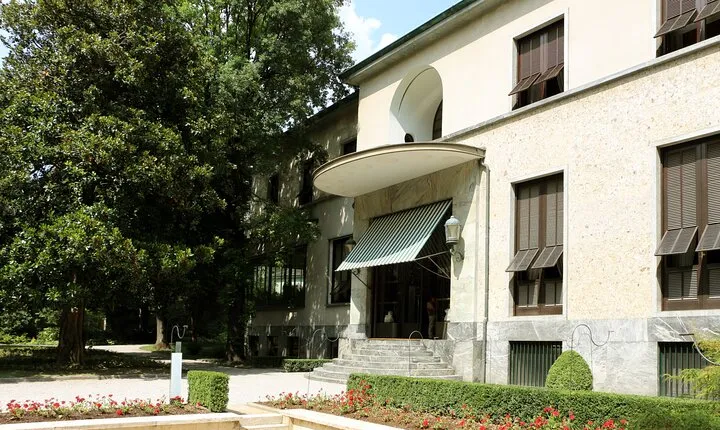 Skip-the-line Villa Necchi Campiglio and Milan Downtown Tour
