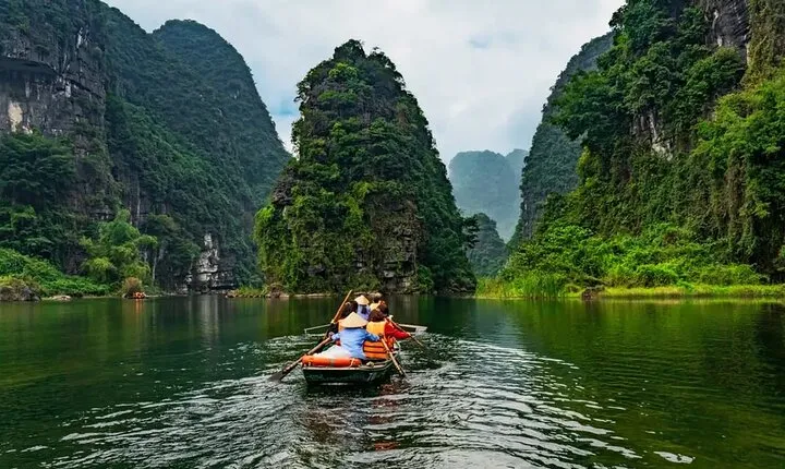 Full Day Private Tour of Ninh Binh with Limousine