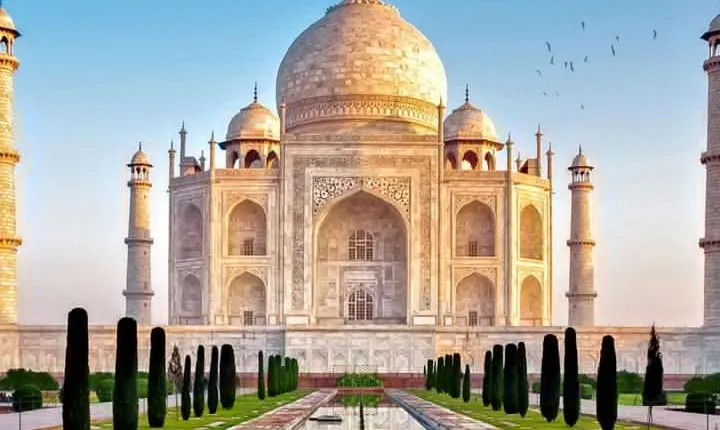 Taj Mahal Sunrise Tour with Entrance fees from Delhi