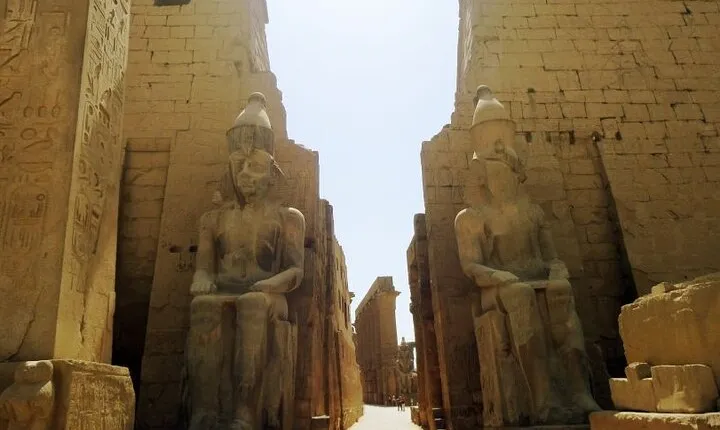 Luxor: Shared Full-Day Tour to Luxor West and East Banks