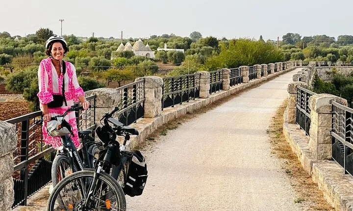 e-bike tour along the cycle path of the Apulian Aqueduct
