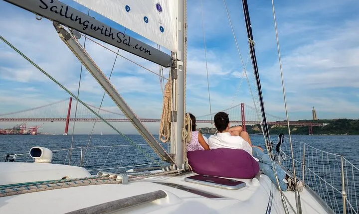 Lisbon: Sunset Tagus River Sailing Tour with Drinks