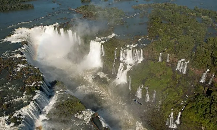 One day tour of two waterfalls in Brazil and Argentina