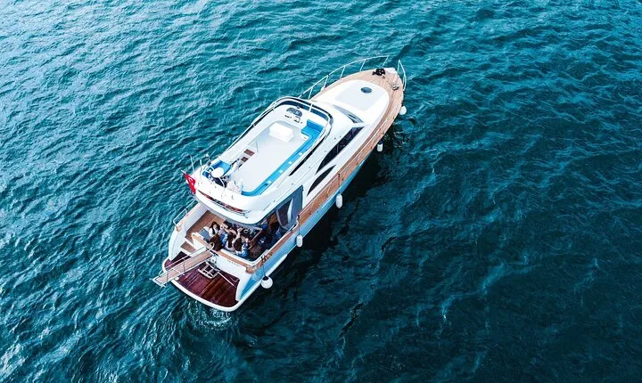 Istanbul: Private Bosphorus Tour On Luxury Yatch