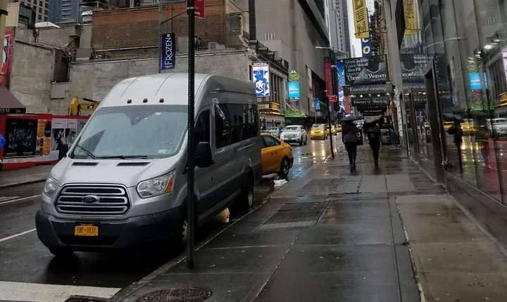 Private Transfer from JFK Airport to Hotel in Manhattan Mas Tour