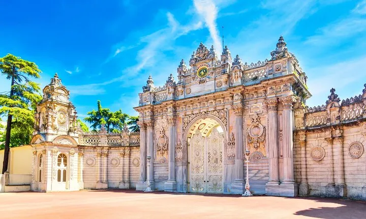 Dolmabahçe Palace and Harem Skip-the-Line Ticket with Audio Guide