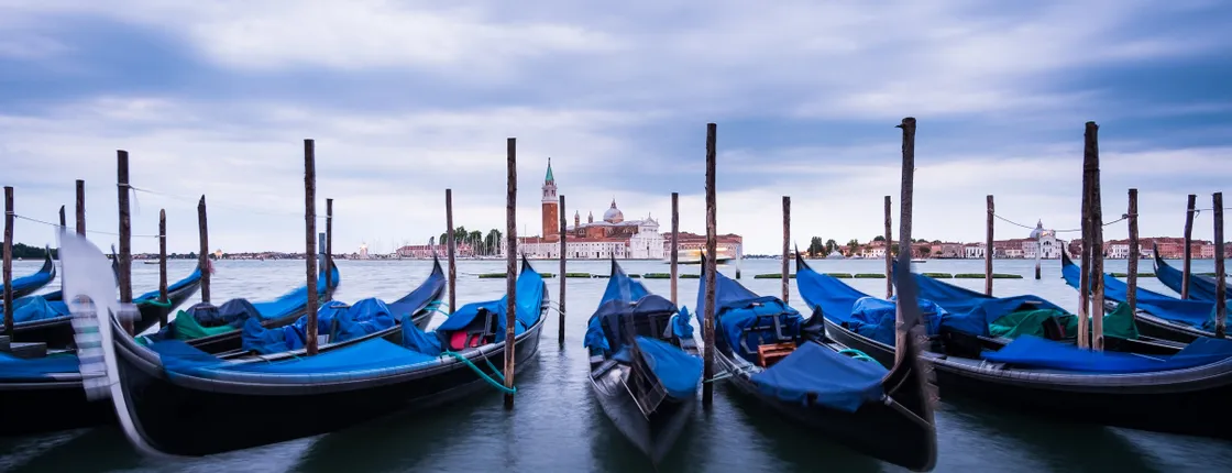30-minute private gondola ride by night in Venice