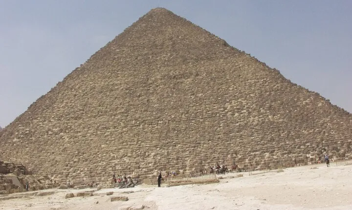 Pyramids of Giza and National Museum Private Day Tour