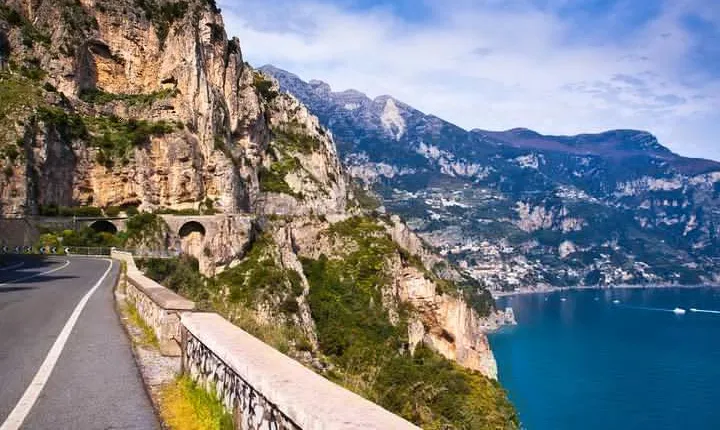 From Naples: Pompeii Entrance & Amalfi Coast Tour with Lunch