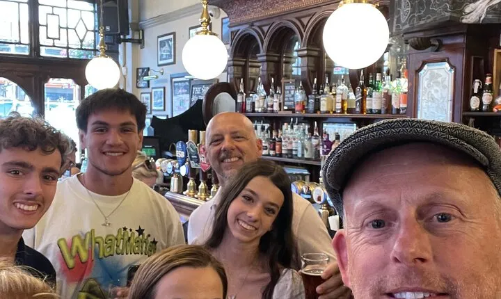 Private London Pub Tour in Iconic London Taxi