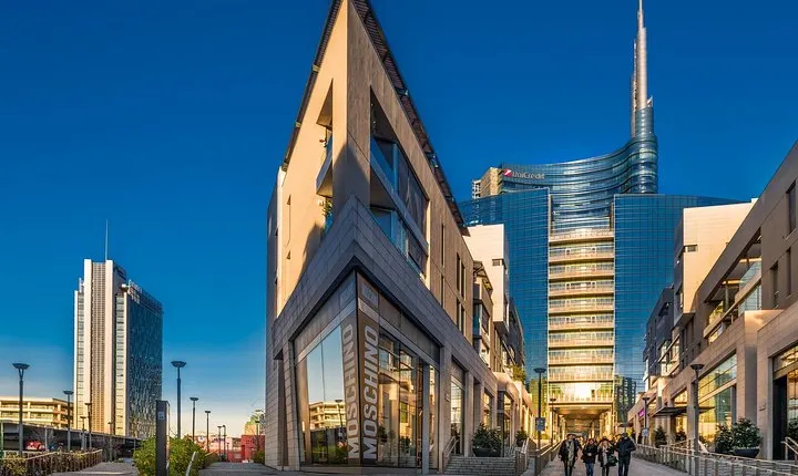 Private Porta Nuova Walking Tour and Food Tasting