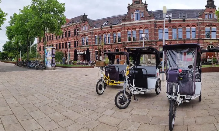 1 hour Amsterdam City Tour in Pedicab