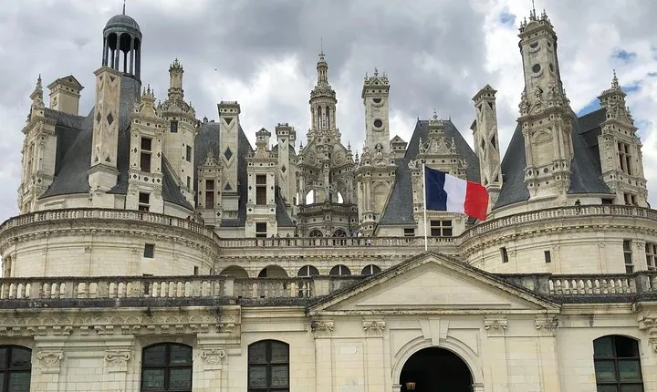 LOIRE VALLEY: Private day-trip to visit Chambord, Cheverny and Chenonceau