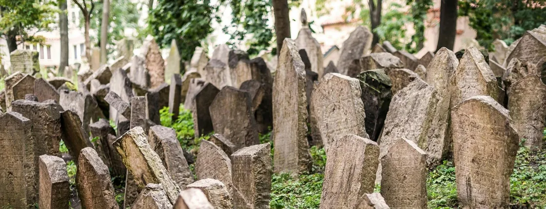 Walking tour of Prague's Jewish Quarter with Jewish Museum tickets