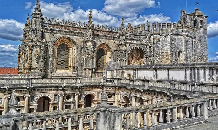 Medieval Knights Templar and Alcobaça Private Day Trip from Lisbon