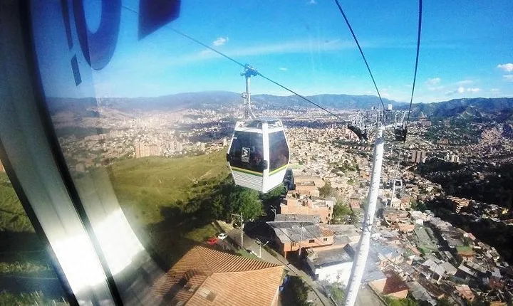 Medellin City Tour with cable car, lunch, and Fernando Botero´s