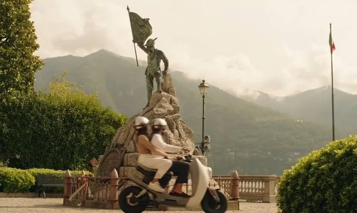 Lake Como: Guided tour in electric scooter to Bellagio
