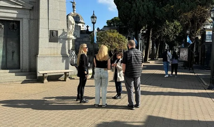 Explore Buenos Aires Highlights on a Walking Tour